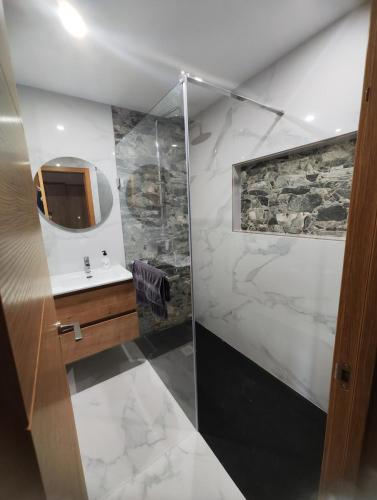 TORRE - Renovated Sea-View Studio with Pool, Garden and Lift - 450 m to La Colina Station