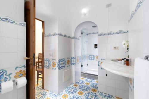 a bathroom with a shower and a sink at Hotel Smeraldo in Praiano