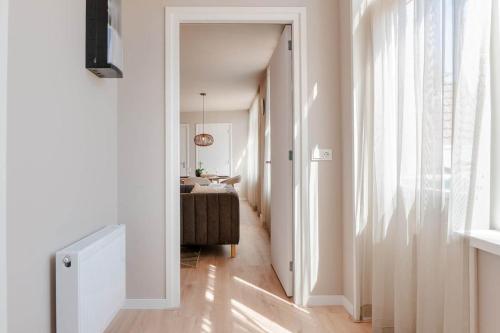 a hallway with a room with a table and a window at Boven restaurant de Babbelaar 1 in Oostkapelle