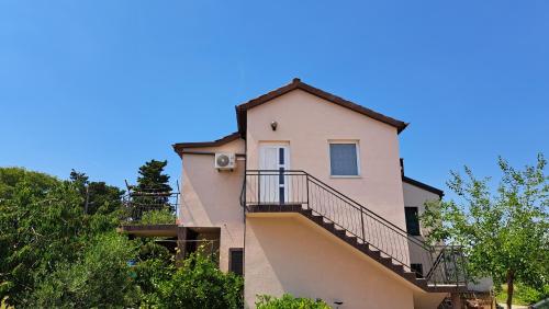 a building with a staircase on the side of it at Apartment Succulenta in Crno