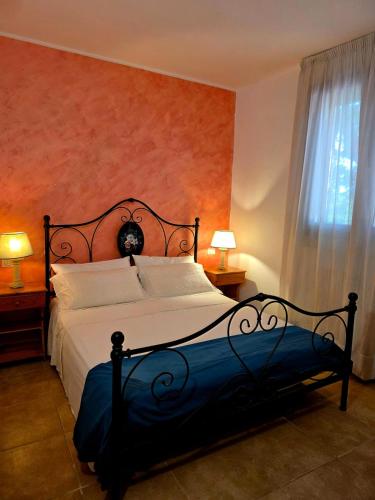 a bedroom with a bed with a black frame at Villa Kepos in Arnesano