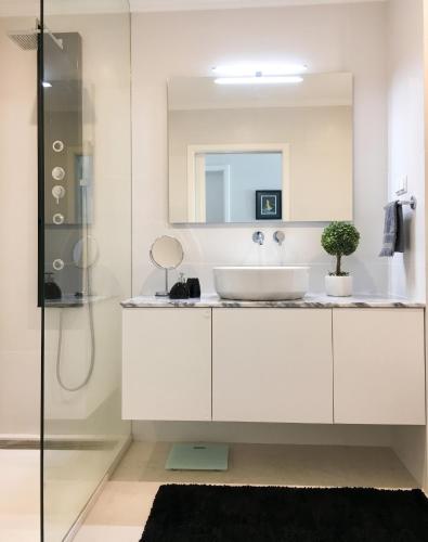 Modern apartment in Funchal, near city centre, 80m²