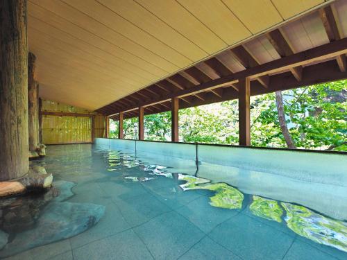 a room with a pool of water on the floor at Jozankei View Hotel in Jozankei