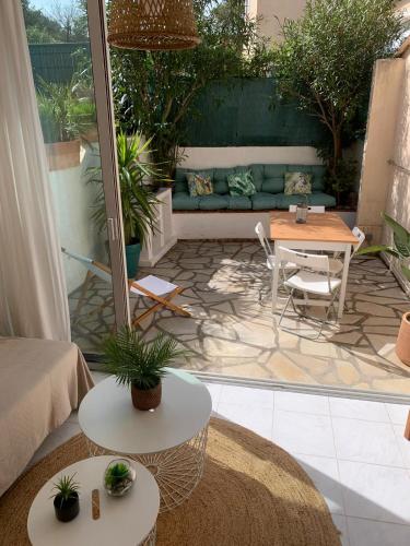 Bright studio with small terrace