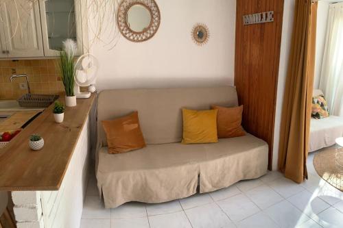 Bright studio with small terrace