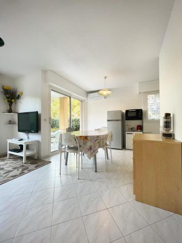 Superb Apartment With Garden Near The Sea