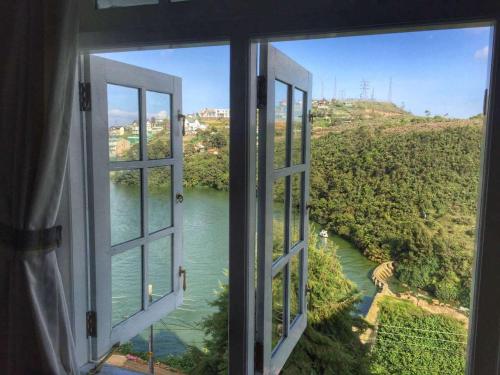an open window with a view of a river at Melford Nuwaraeliya in Nuwara Eliya