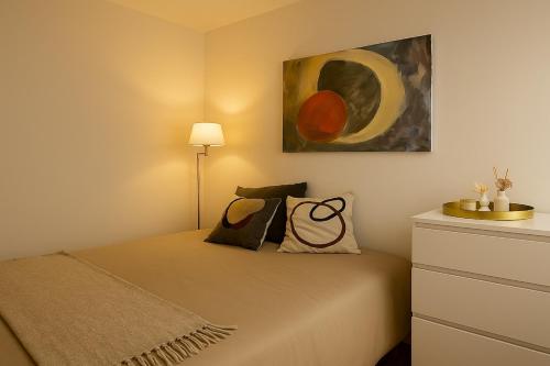 Bright 35 m Apartment with Private Terrace near Metro Lines 6, 8 & 10