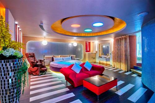 Ein Sitzbereich in der Unterkunft Gold Motel