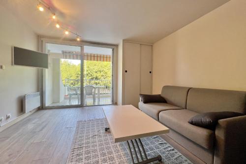 Bright studio just a stone's throw from the sea