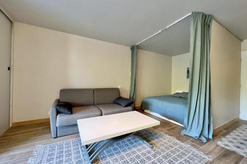Bright studio just a stone's throw from the sea