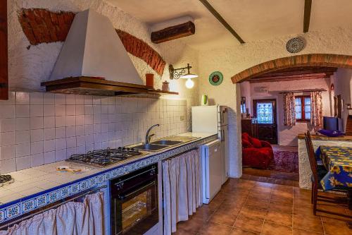 Cuisine ou kitchenette dans l'établissement Podere il Giurato