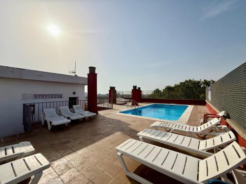 Skyline Pool Apartment