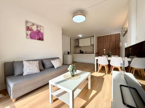 Skyline Pool Apartment