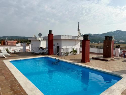 Skyline Pool Apartment