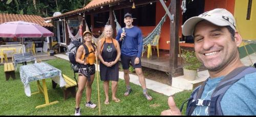 a group of people are posing for a picture at Suíte simples floresta verde in Angra dos Reis