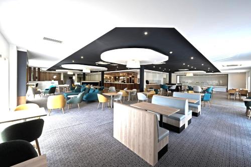 Holiday Inn Cardiff North M4 Jct 32 by IHG photo 36