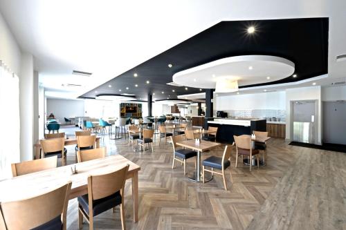 Holiday Inn Cardiff North M4 Jct 32 by IHG photo 33