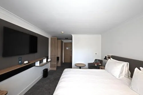 Holiday Inn Cardiff North M4 Jct 32 by IHG photo 12