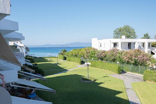 Sea Whisper Apartment by RentalsPro - Pefkohori Halkidiki