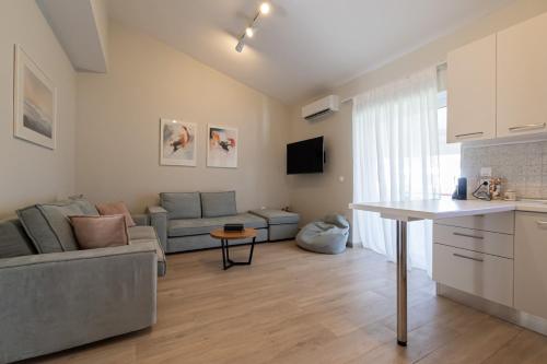 Sea Whisper Apartment by RentalsPro - Pefkohori Halkidiki