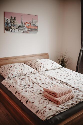 a bed with two towels sitting on top of it at H apartmán Jankov in Jankov