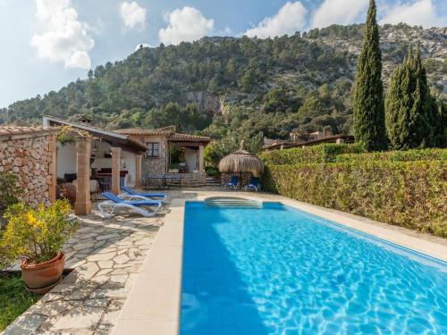 Tranquil Pollensa Villa for 5