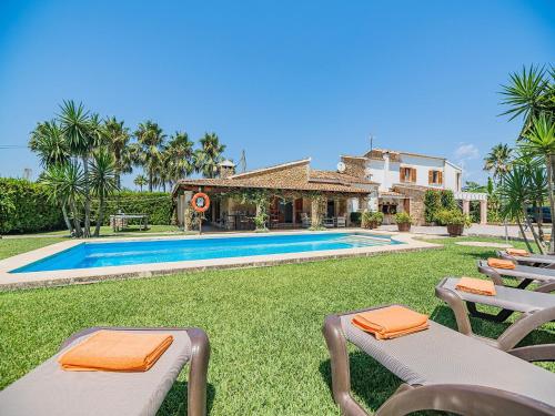 Elegant Pool Villa in Alcúdia