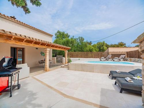 Cosy 2-Bed Villa with Pool, Pollença