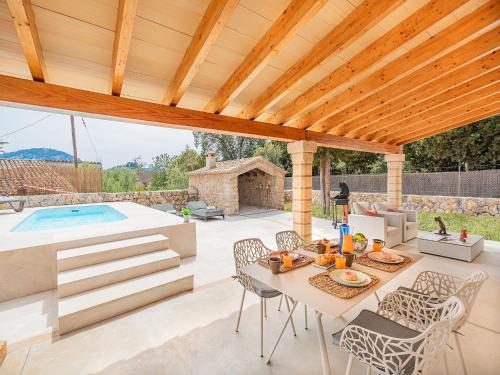 Cosy 2-Bed Villa with Pool, Pollença
