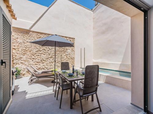 Old Town Townhouse with Pool, Pollença