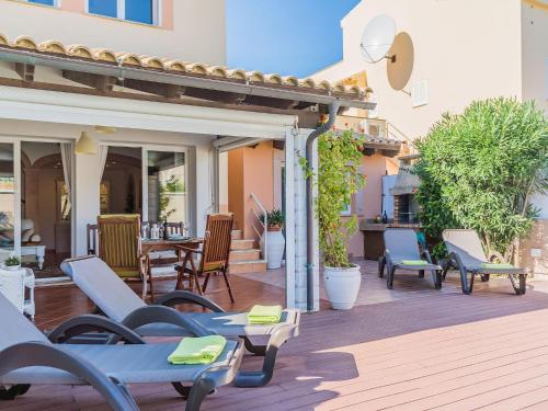 Beach Chalet with Pool for 6