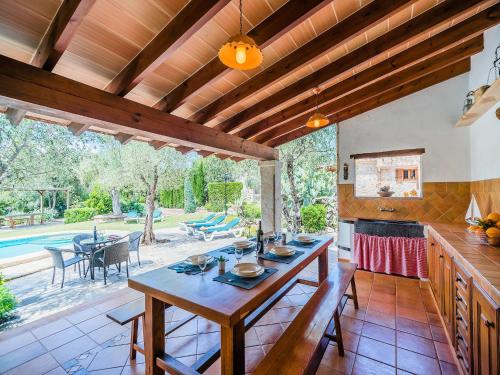 Rustic Country Retreat for 4