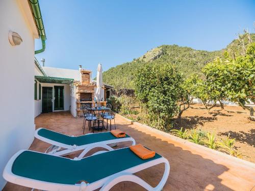 Mountain View Villa for 5 in Pollensa