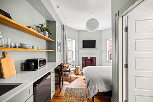 a small bedroom with a bed and a kitchen at Suite 3B at Maison Dupont a Dupont Circle Inn in Washington, D.C.