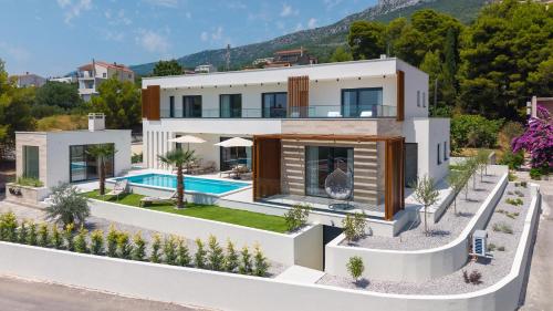 NEW! Villa Star with sea views, 2km from the beach