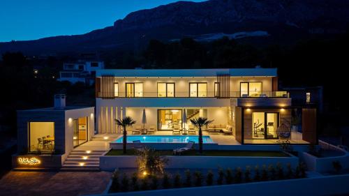 NEW! Villa Star with sea views, 2km from the beach