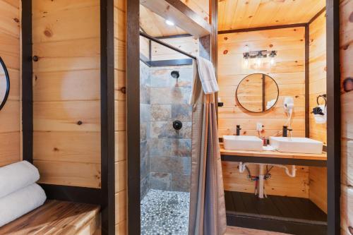 a bathroom with two sinks and a shower at Mountain Majesty By Ghosal Luxury Lodging in Gatlinburg