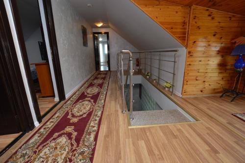 a stairwell with a rug on the floor in a room at Pensiunea Mountain King in Sâmbăta de Sus