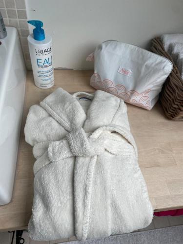 a pile of towels on a counter next to a sink at TML Music Guesthouse in Aartselaar