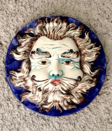 a plate with a statue of a man with a beard at Casa Stella Country House in Savigno