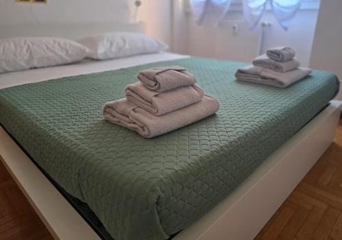 two stacks of towels sitting on top of a bed at La Felce in Cernobbio