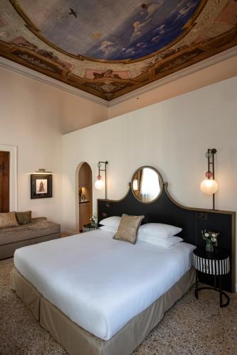 a bedroom with a large bed with a coffered ceiling at Palazzo De Polo in Venice