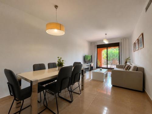 Beautiful 2-Bedroom Frontline Beach Apartment