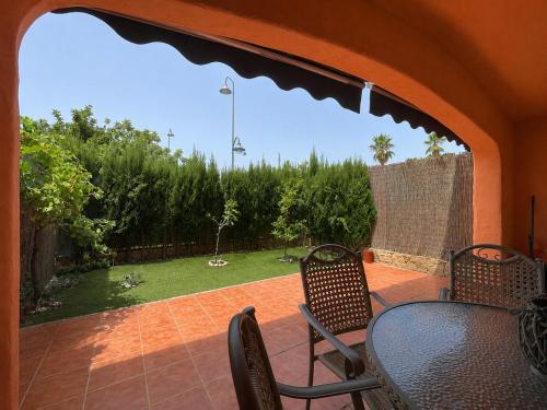 Beautiful 2-Bedroom Frontline Beach Apartment