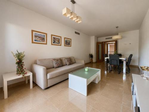 Beautiful 2-Bedroom Frontline Beach Apartment