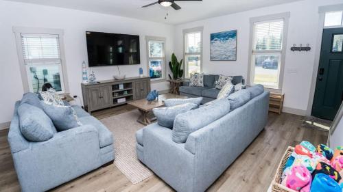 FREE Heated Pool! Sleeps 14 with Game Room! Close to Pier Park, Beaches & 30A! photo 3