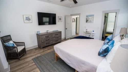 FREE Heated Pool! Sleeps 14 with Game Room! Close to Pier Park, Beaches & 30A! photo 7