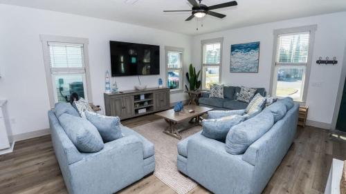 FREE Heated Pool! Sleeps 14 with Game Room! Close to Pier Park, Beaches & 30A! photo 14