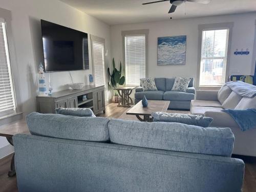 FREE Heated Pool! Sleeps 14 with Game Room! Close to Pier Park, Beaches & 30A! photo 17